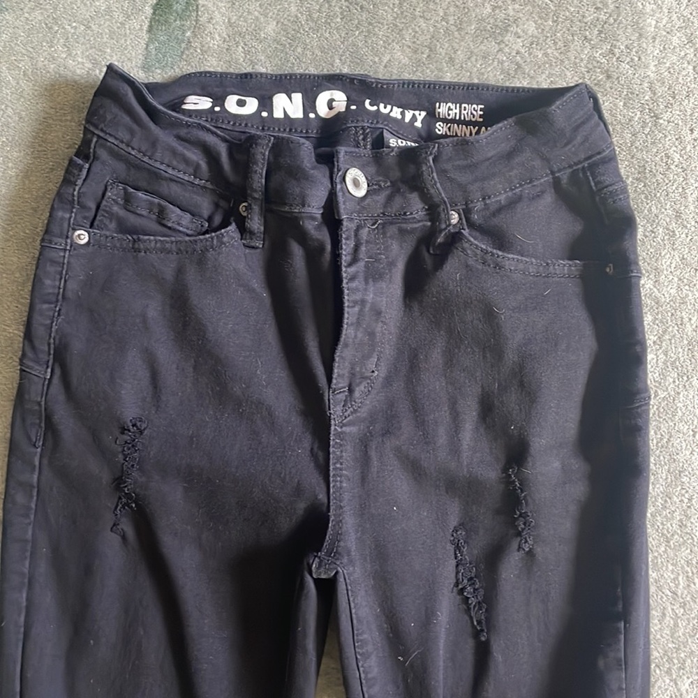 Juniors black stretchy distressed black jeans size 3 - Picture 2 of 4